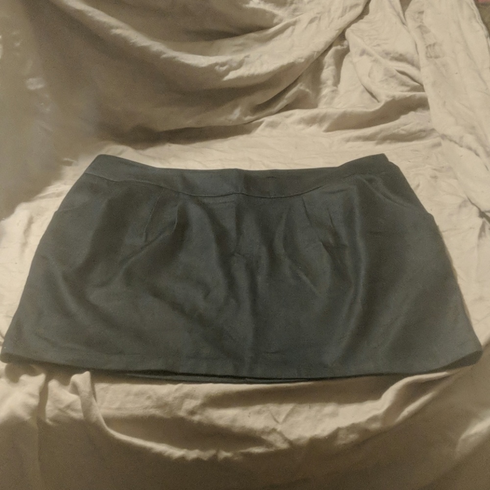 NWOT Mossimo demin like skirt with pockets